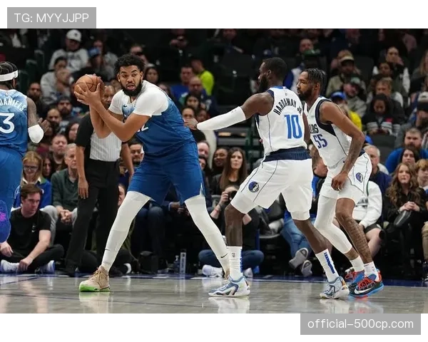 速报：森林狼唐斯第三节伤退，初步检查为左膝过度伸展